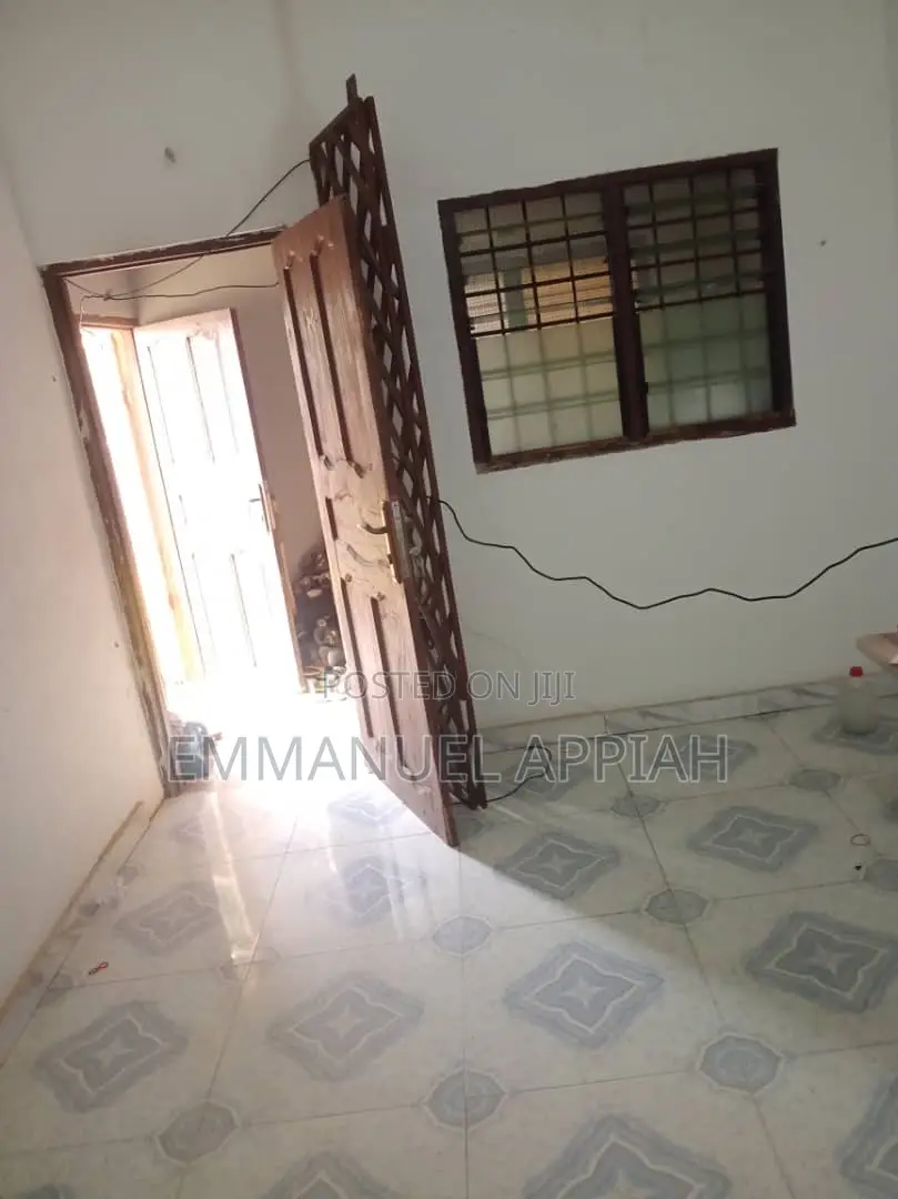 1bdrm Room & Parlour in Ablekuma Fan Milk for rent