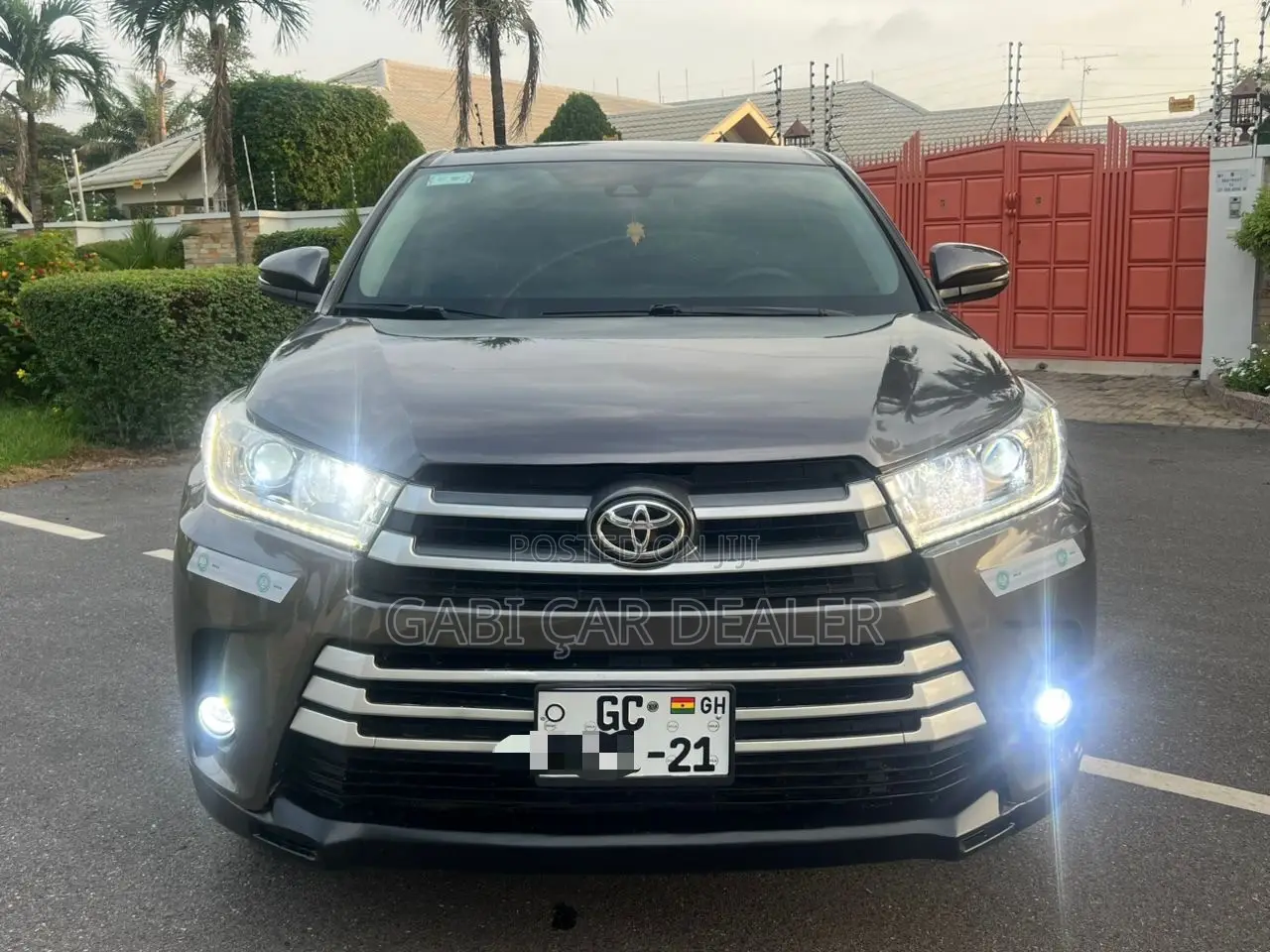 Toyota Highlander LE Plus 2019 Gray