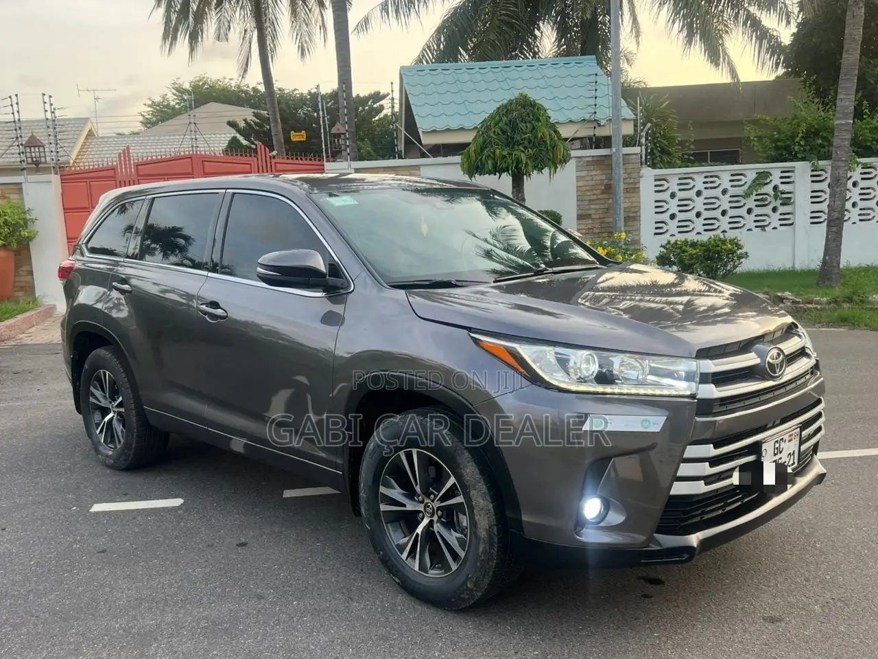 Toyota Highlander LE Plus 2019 Gray
