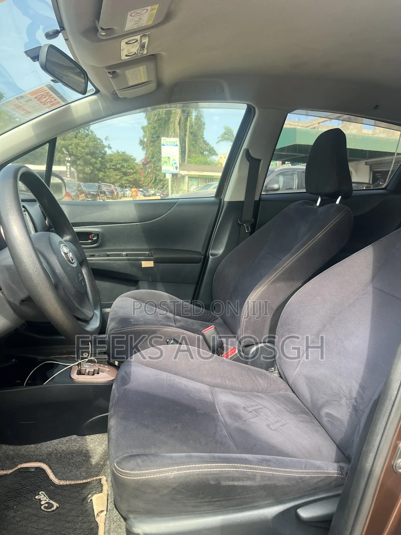 Toyota Vitz 1.3 AWD 3dr 2013 Brown