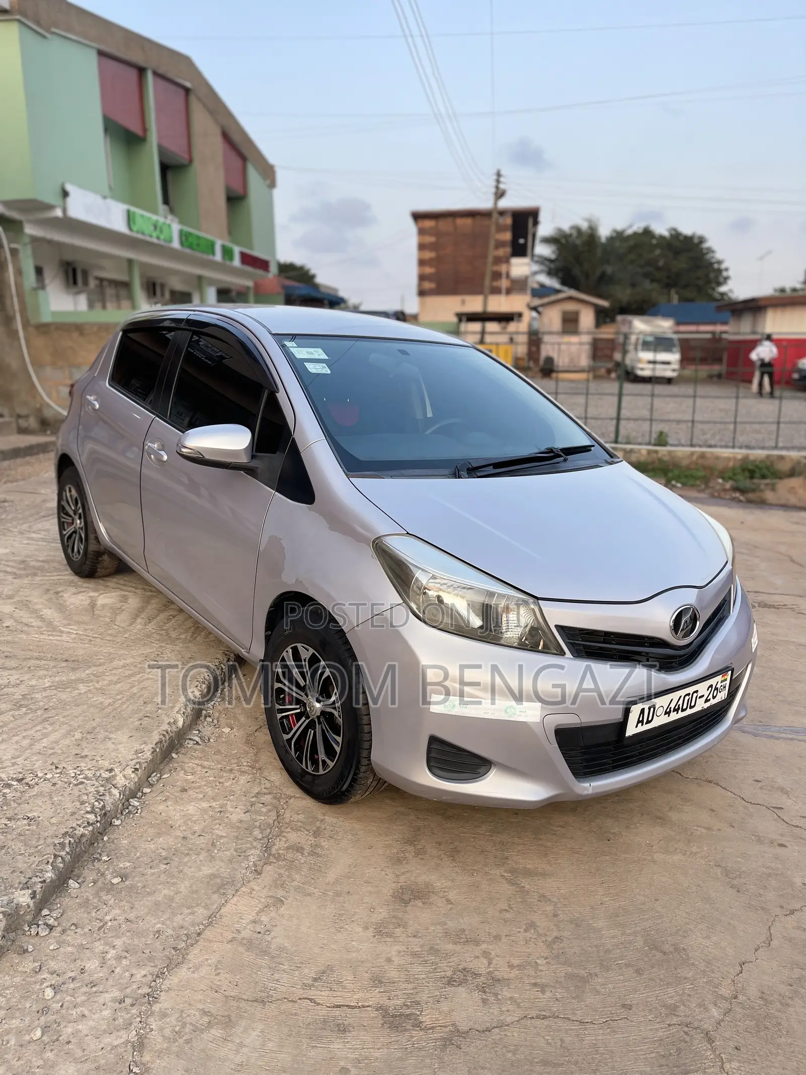 Toyota Vitz 1.3 AWD 5dr 2012 Silver
