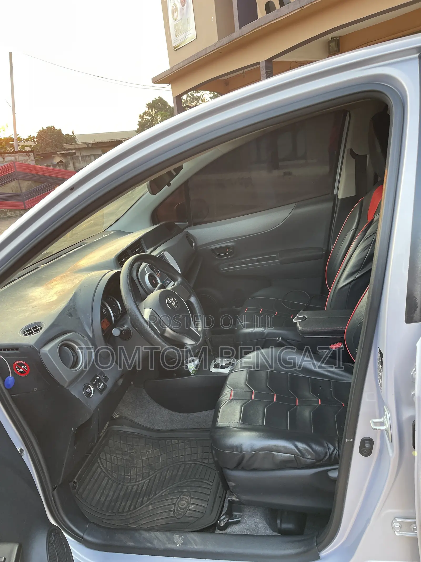 Toyota Vitz 1.3 AWD 5dr 2012 Silver