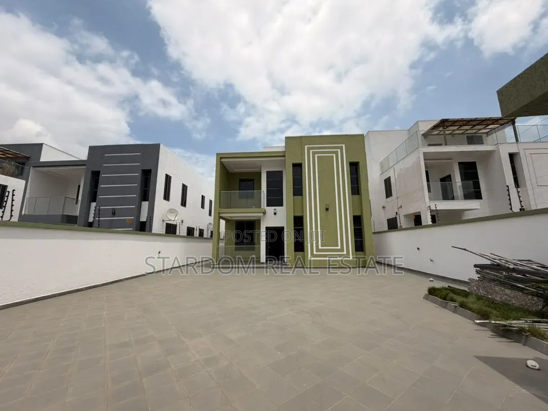 4bdrm Duplex in Adjiringanor, Ability for sale