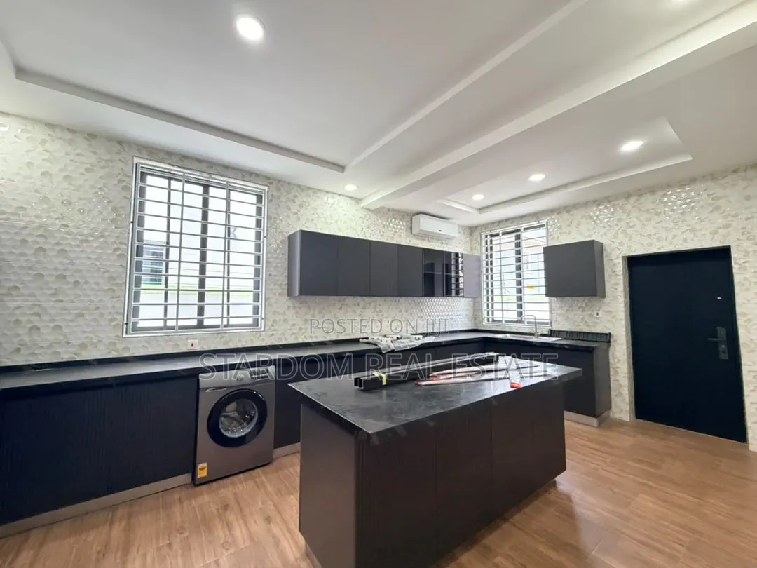 4bdrm Duplex in Adjiringanor, Ability for sale