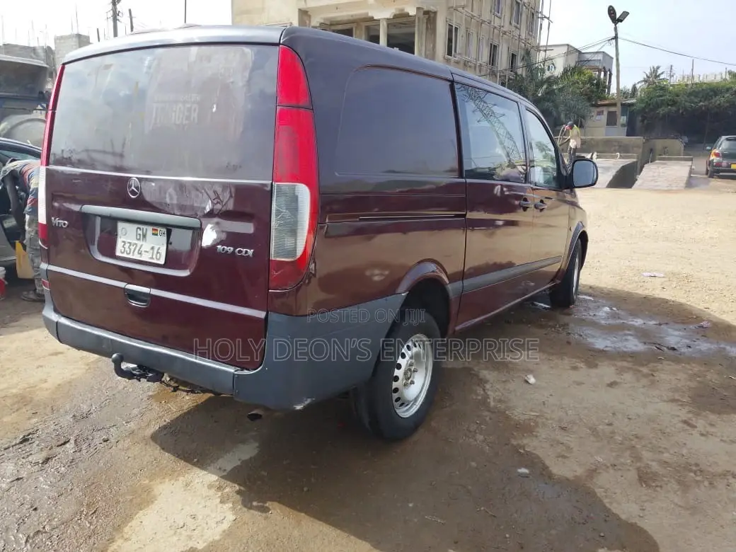 Mercedes-Benz Vito 2010 Brown