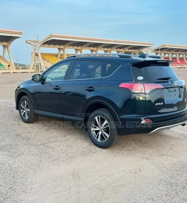 Toyota RAV4 XLE 4dr SUV AWD (2.5L 4cyl 6A) 2018 Black