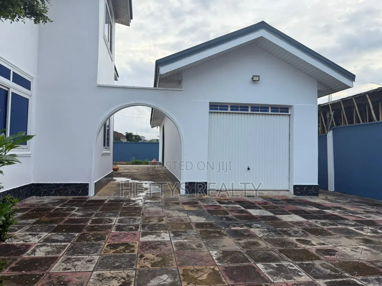 8bdrm House in ECOMOG for sale