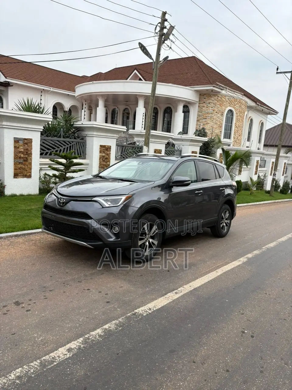 Toyota RAV4 XLE 4dr SUV AWD (2.5L 4cyl 6A) 2018 Gray
