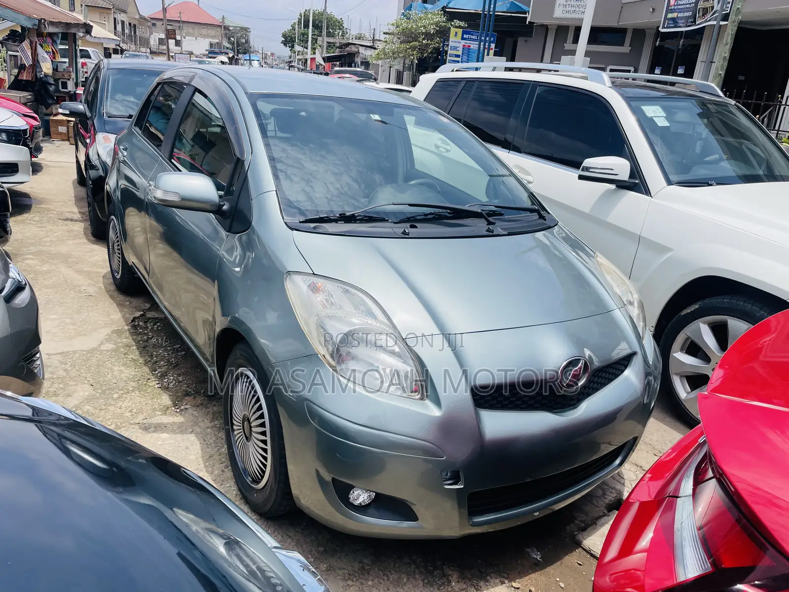 Toyota Vitz 1.3 AWD 5dr 2010 Green