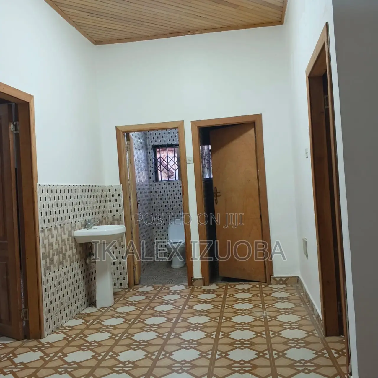 6bdrm House in Behind Nanakrome., East Legon for rent
