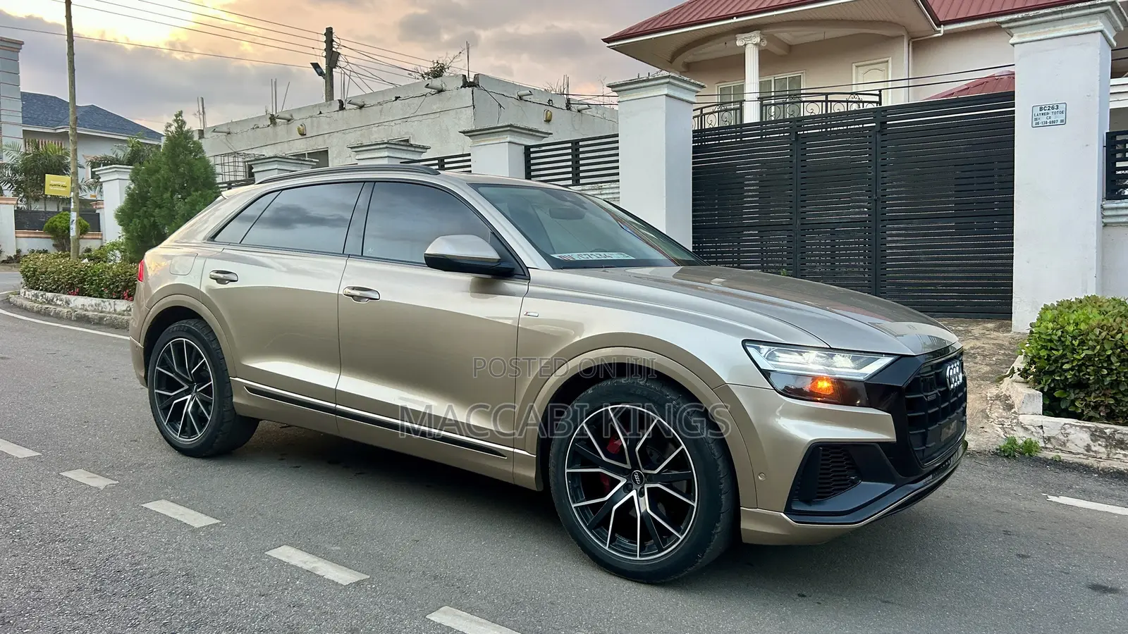 Audi Q8 55 Premium AWD quattro 2020 Gold
