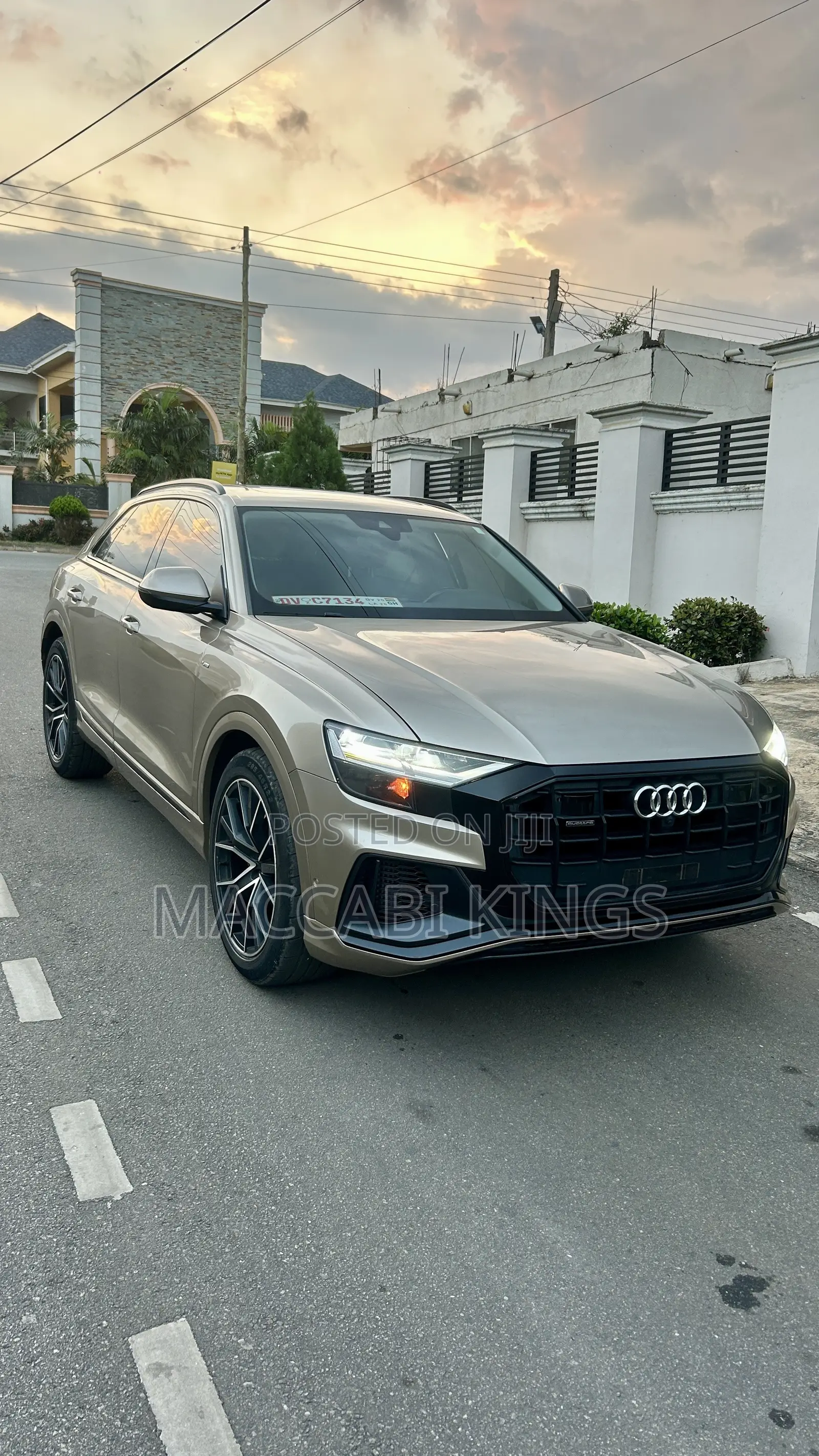 Audi Q8 55 Premium AWD quattro 2020 Gold