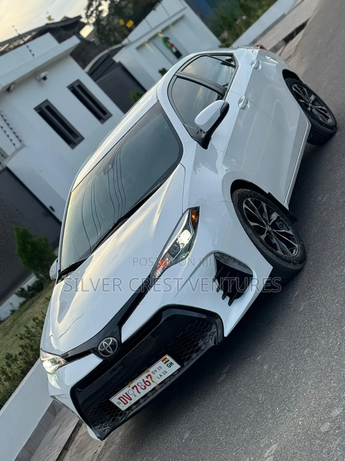 Toyota Corolla SE (1.8L 4cyl 2A) 2019 White