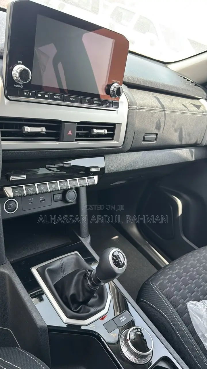 New Mitsubishi L200 2024 Black