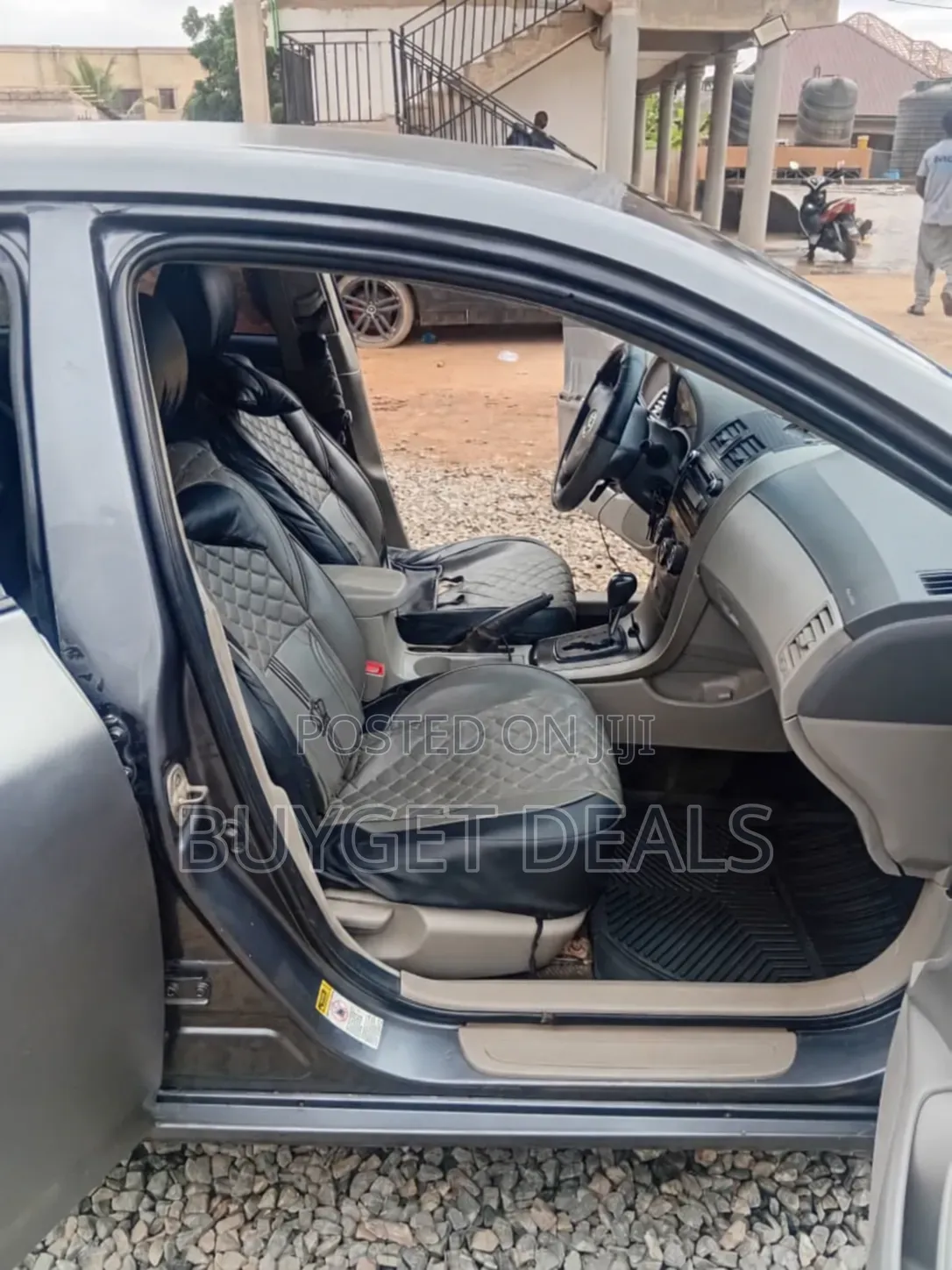Toyota Corolla LE 4dr Sedan (1.8L 4cyl 4A) 2010 Gray