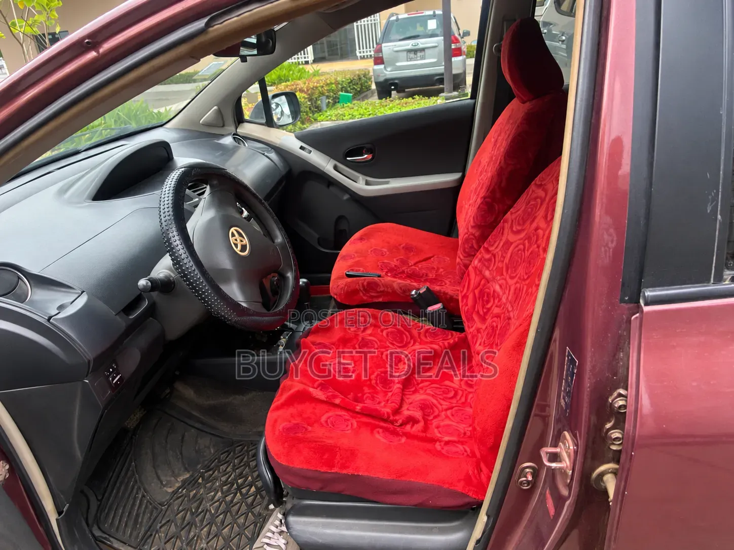 Toyota Vitz 1.3 AWD 5dr 2013 Burgundy