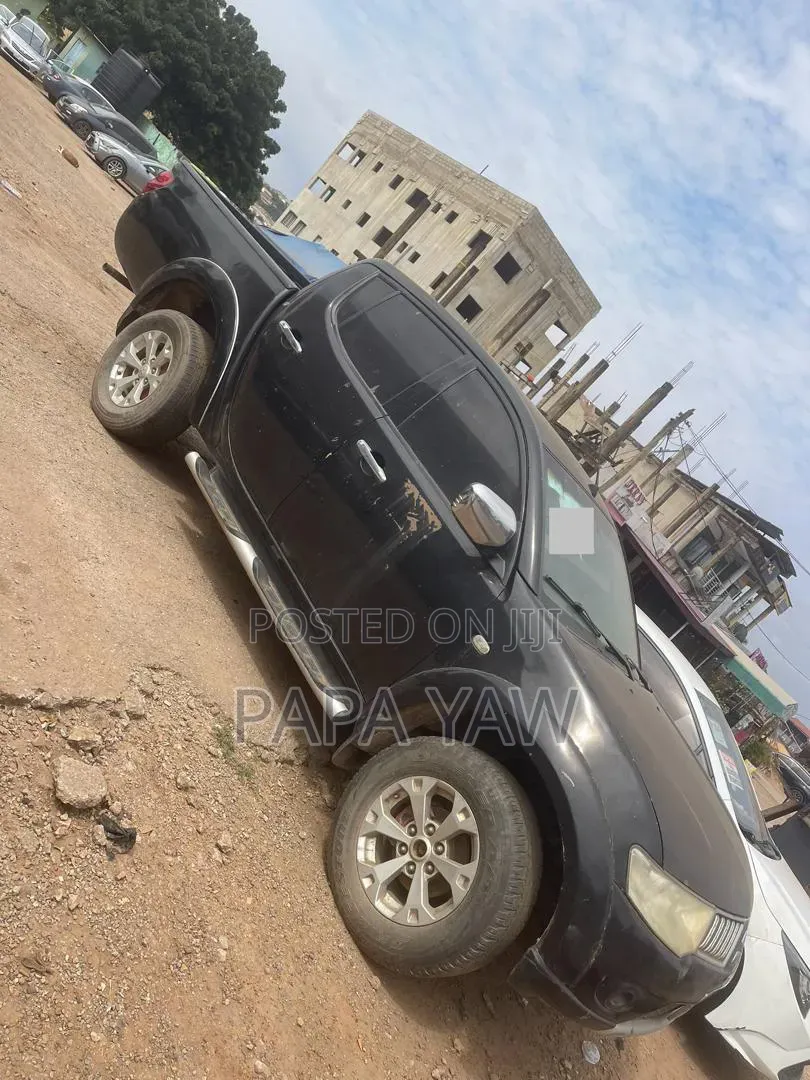 Mitsubishi L200 2013 Black