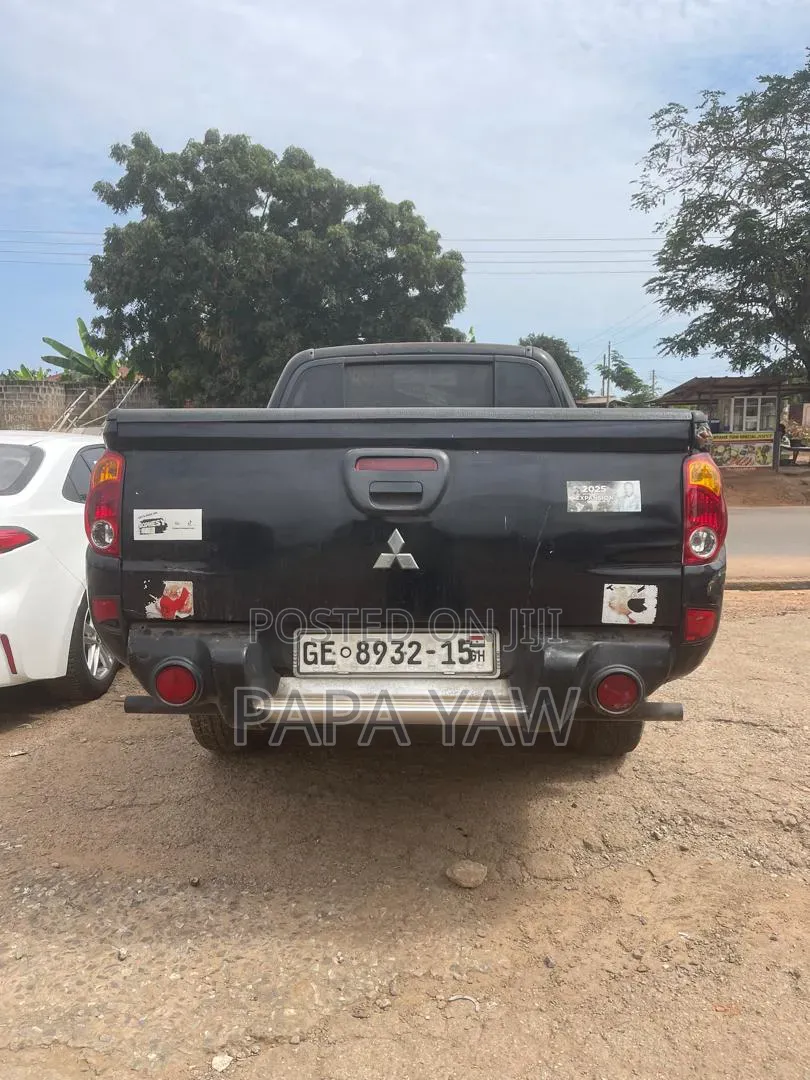 Mitsubishi L200 2013 Black