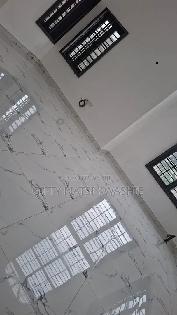 5bdrm Mansion in Apromase, Kumasi Metropolitan for sale