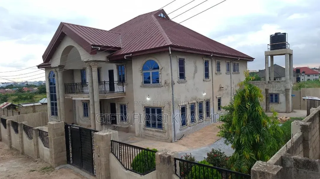 5bdrm Mansion in Apromase, Kumasi Metropolitan for sale