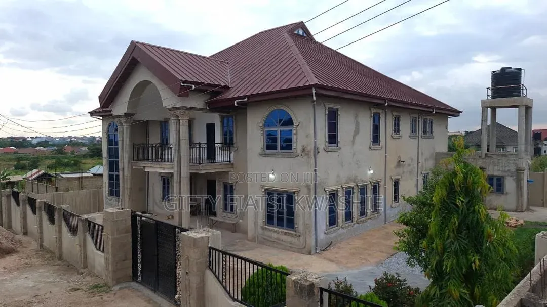 5bdrm Mansion in Apromase, Kumasi Metropolitan for sale