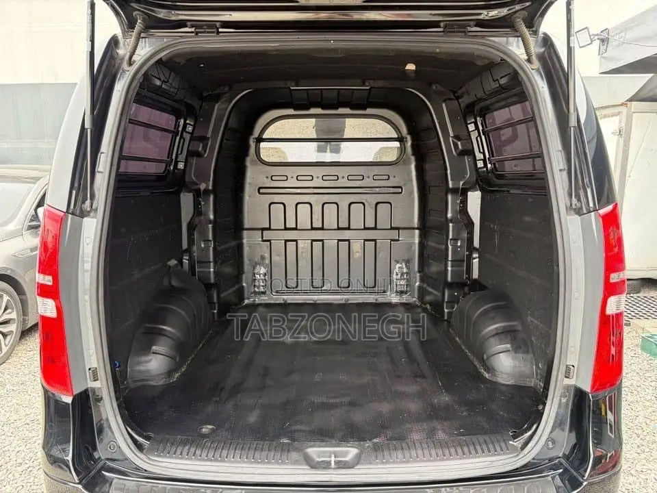 Hyundai Starex 2016 Black