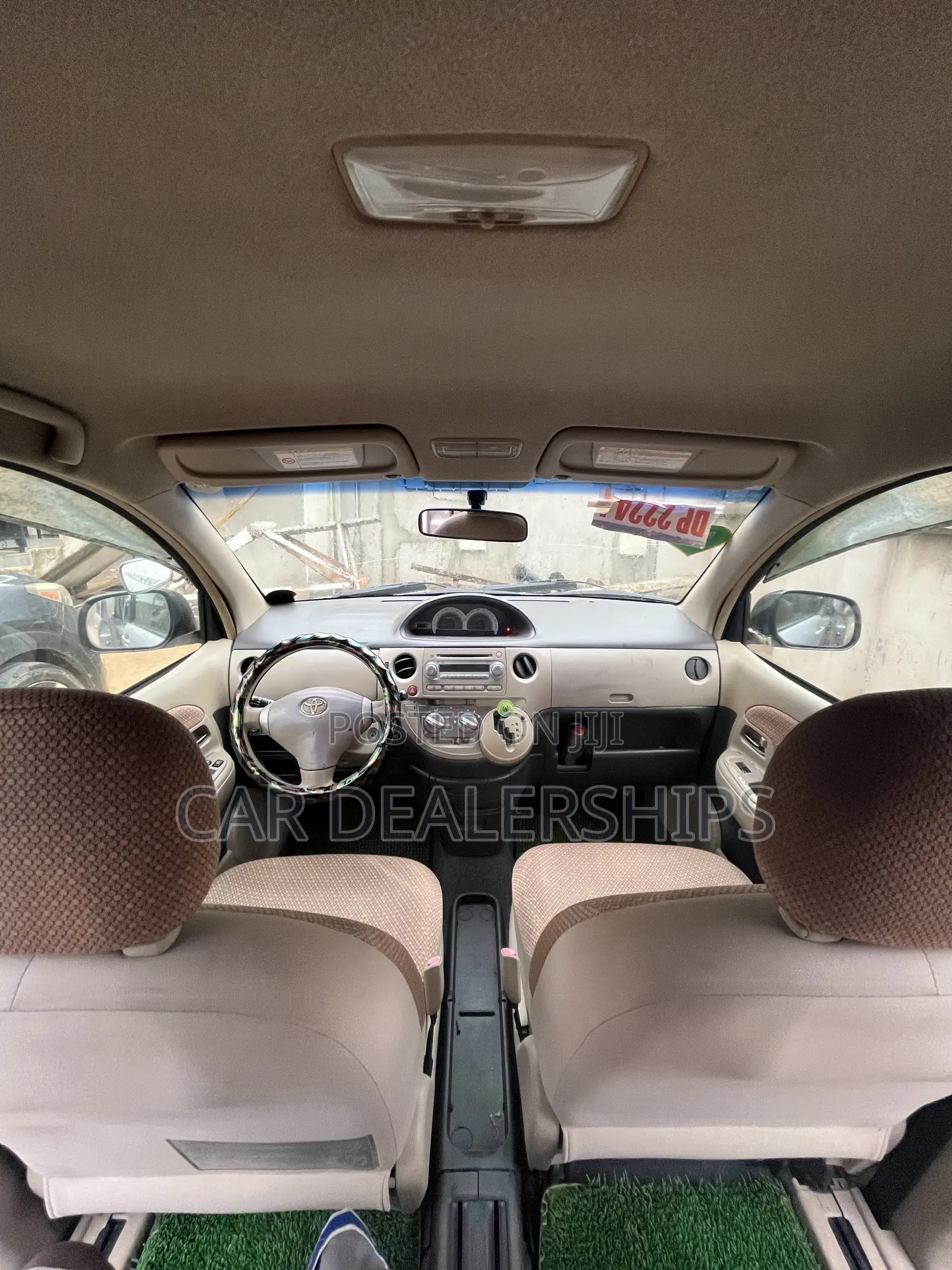 Toyota Sienta 2013 Silver