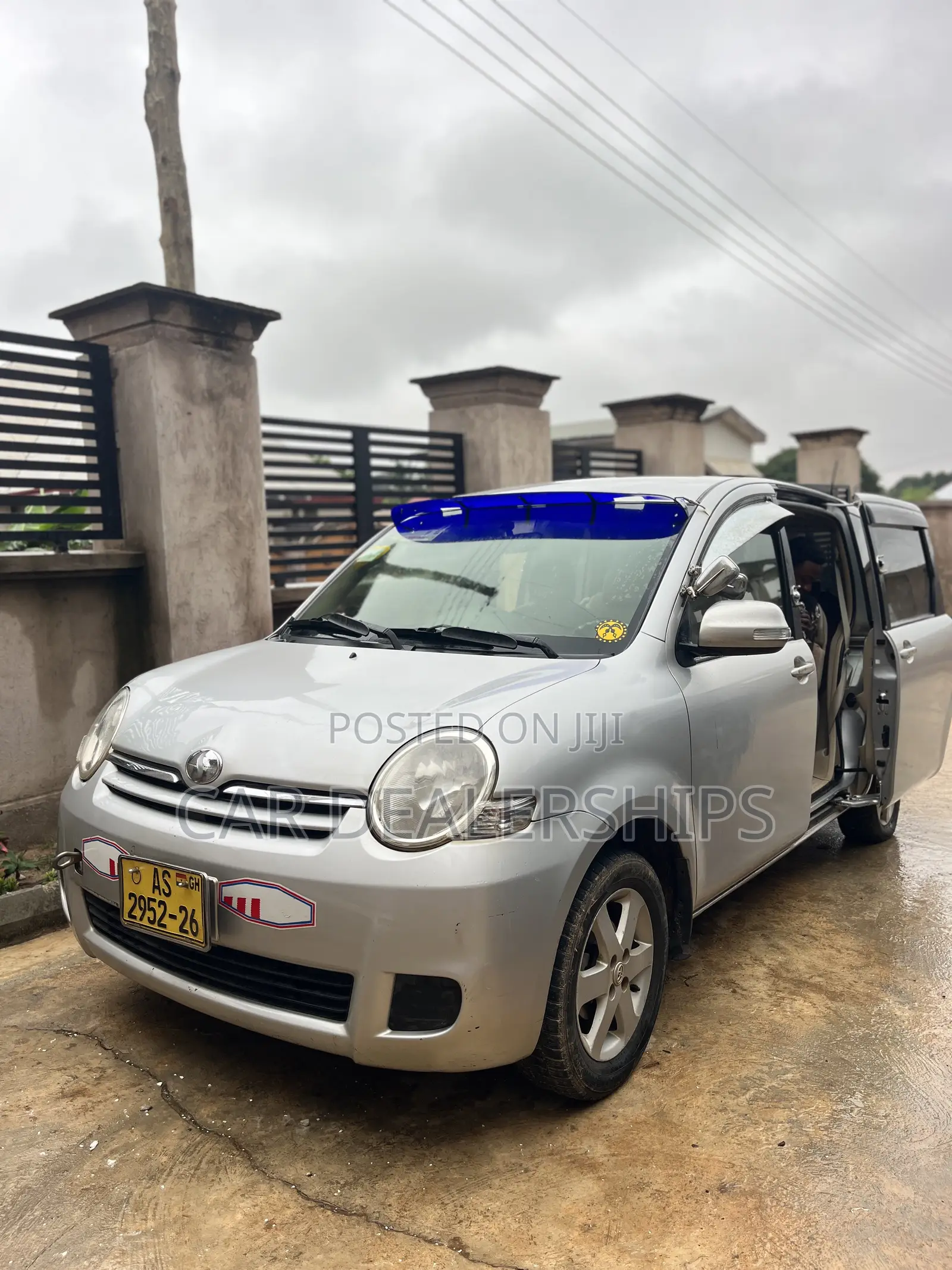 Toyota Sienta 2013 Silver