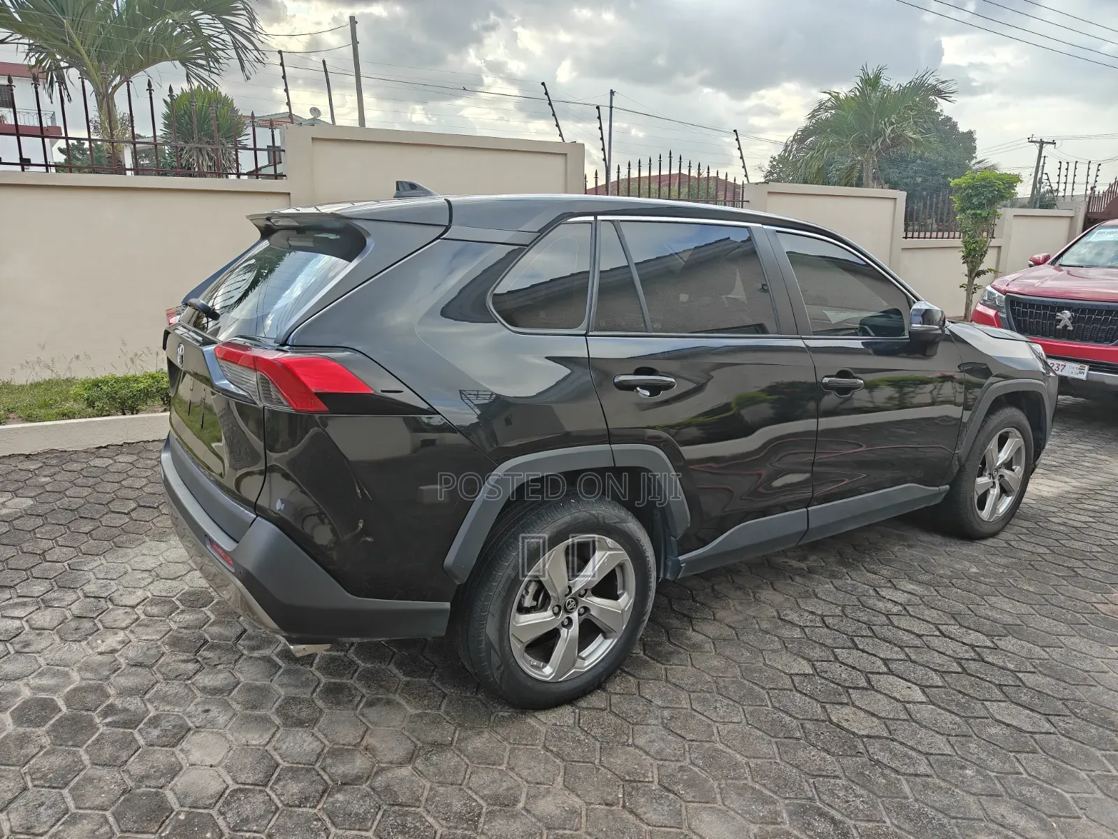 Toyota RAV4 XLE FWD 2023 Black