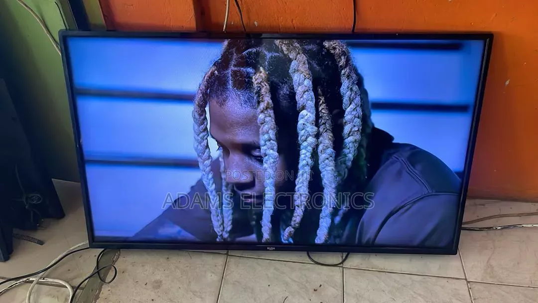 A Very Nice Home Used 32 Inches Digital TV for Sale