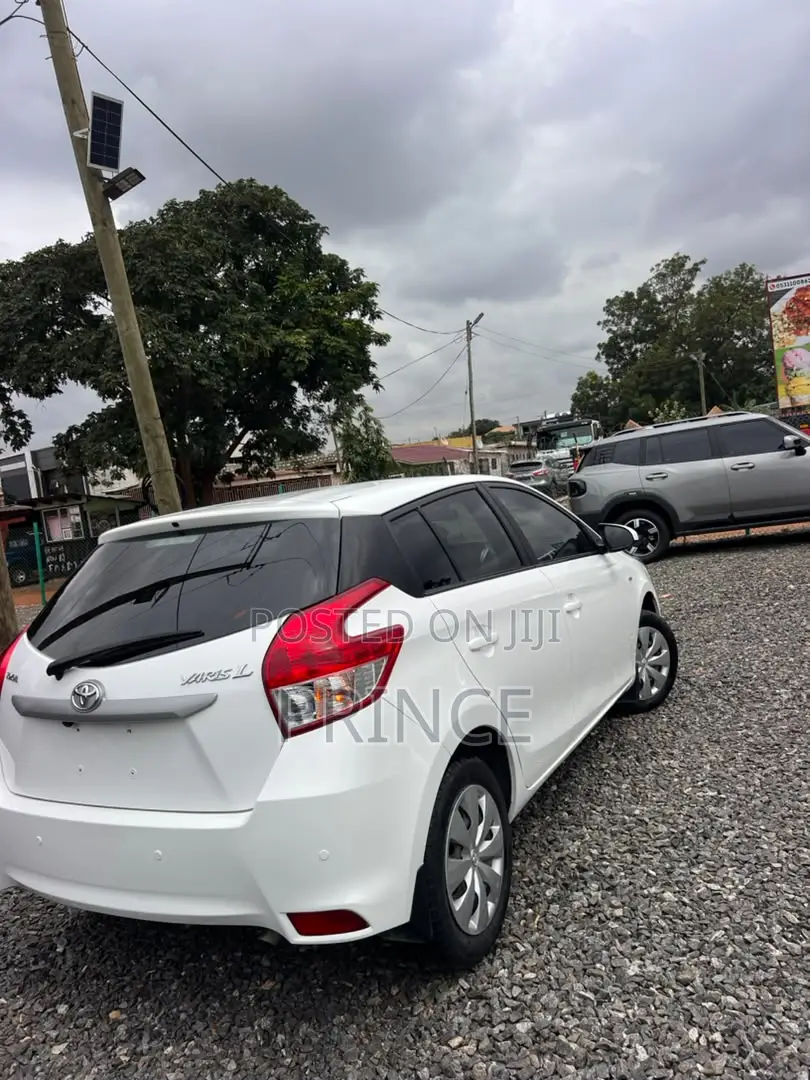 Toyota Yaris L Hatchback 5dr 2015 White