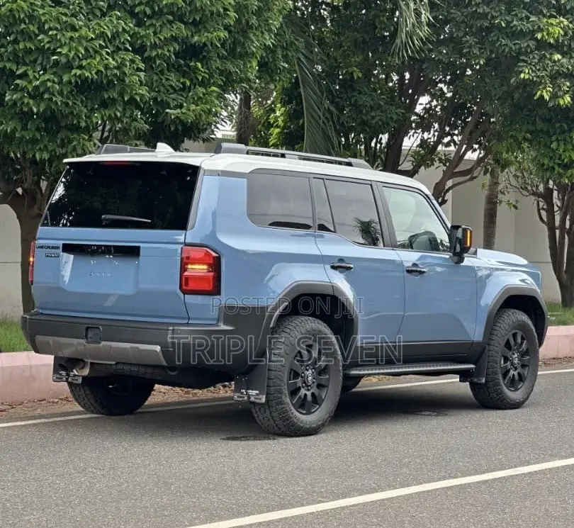 New Toyota Land Cruiser Prado 2.8 2024 Blue