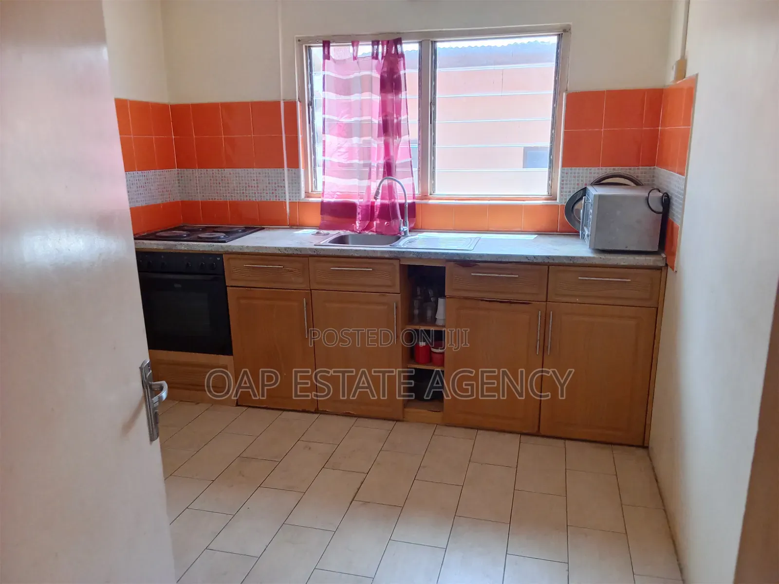 10bdrm House in Kaneshie, Accra Academy Area for sale