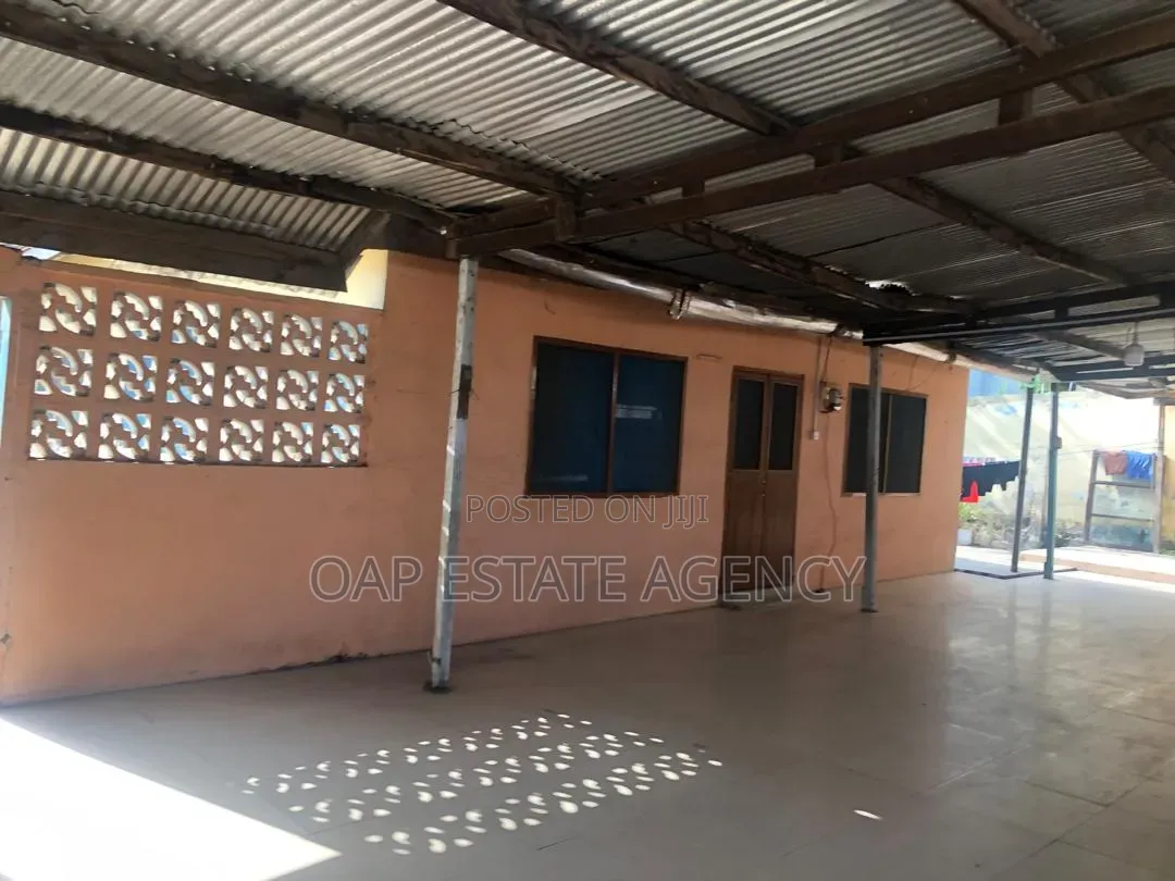 4bdrm House in North Kaneshie for sale