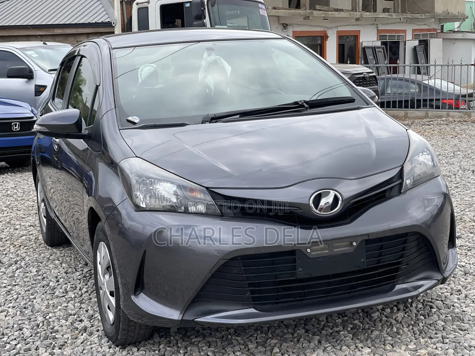 Toyota Vitz 1.3 FWD 5dr 2015 Silver