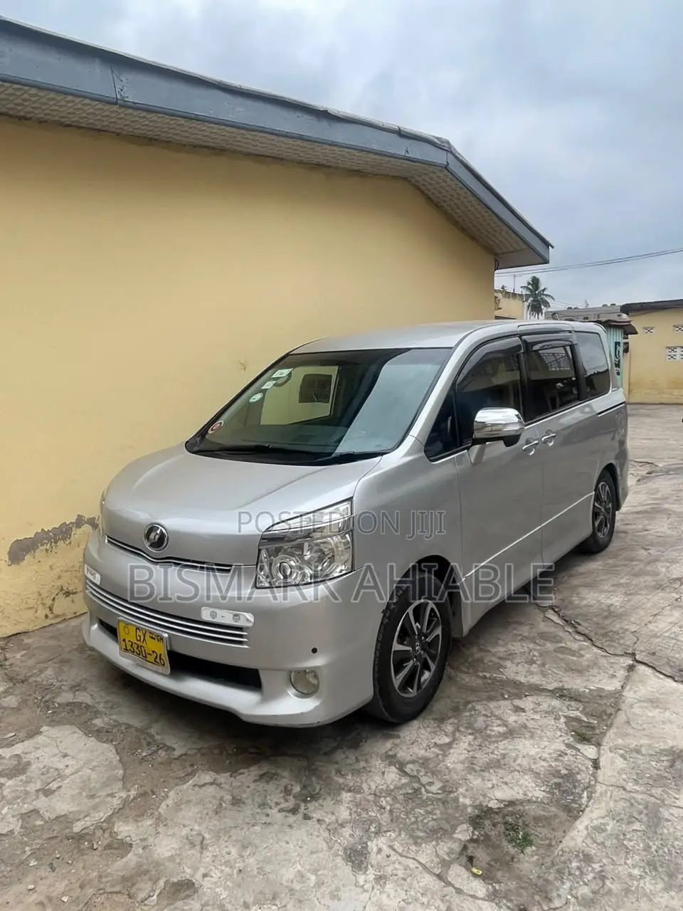Toyota Voxy V 2WD 8-Seater 2010 Silver