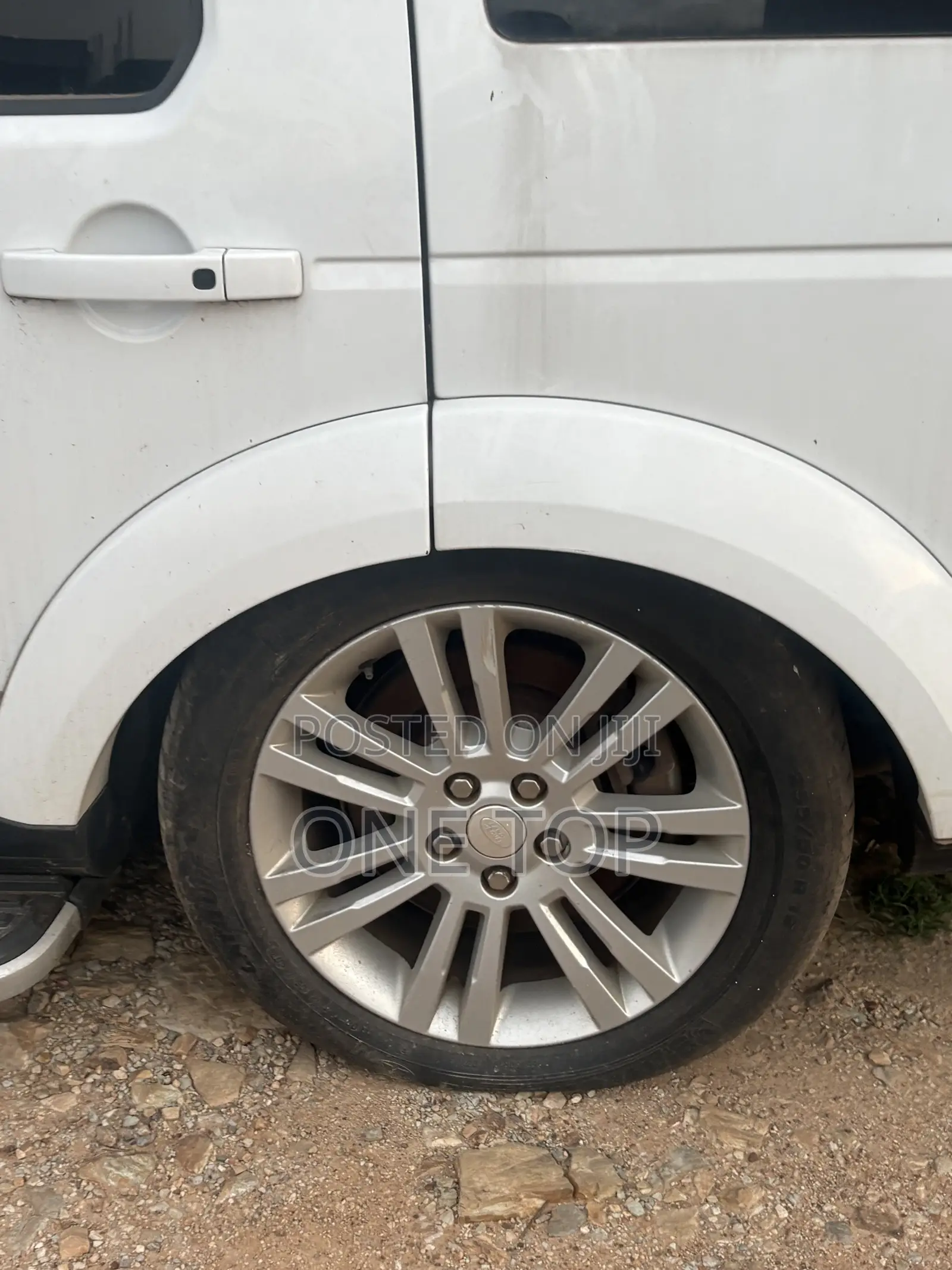 Land Rover Discovery 2015 White