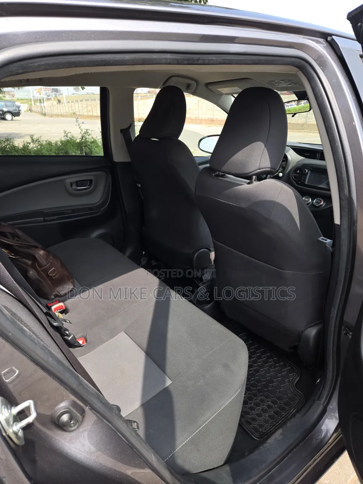 Toyota Yaris LE Sedan 4dr 2019 Gray
