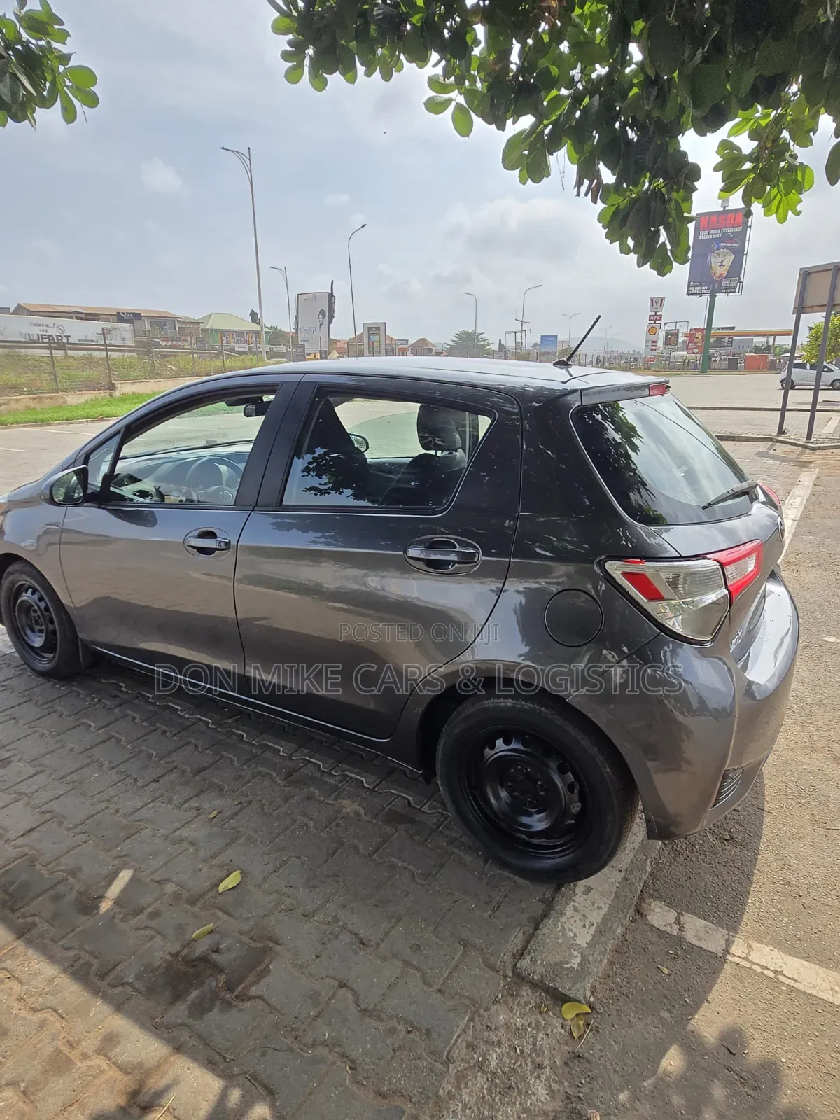 Toyota Yaris LE Sedan 4dr 2019 Gray