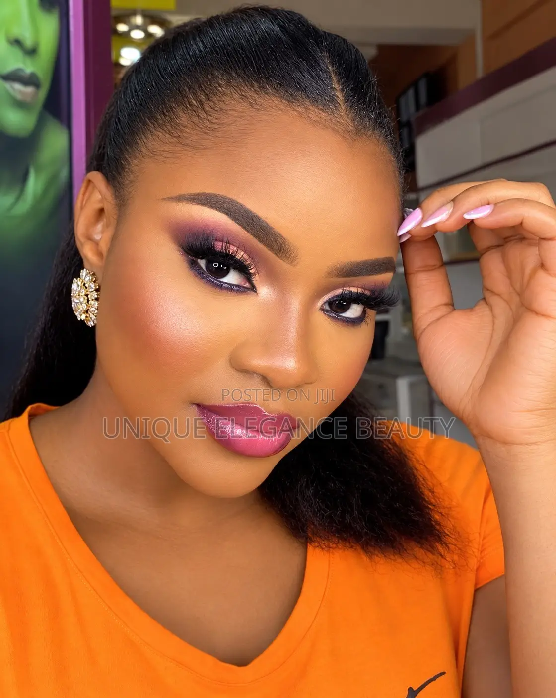 Make-Up Artist