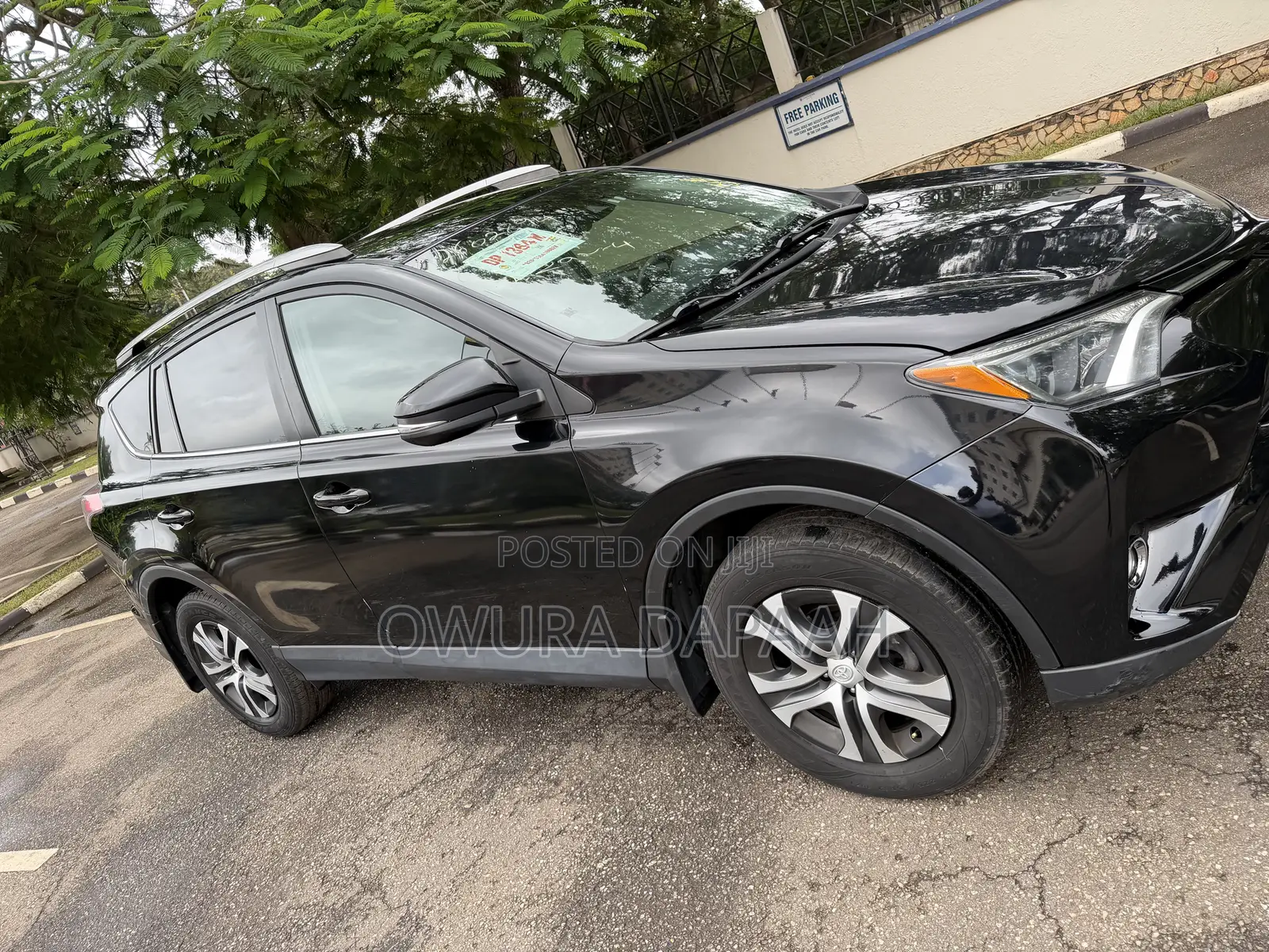 Toyota RAV4 LE 4dr SUV AWD (2.5L 4cyl 6A) 2018 Black