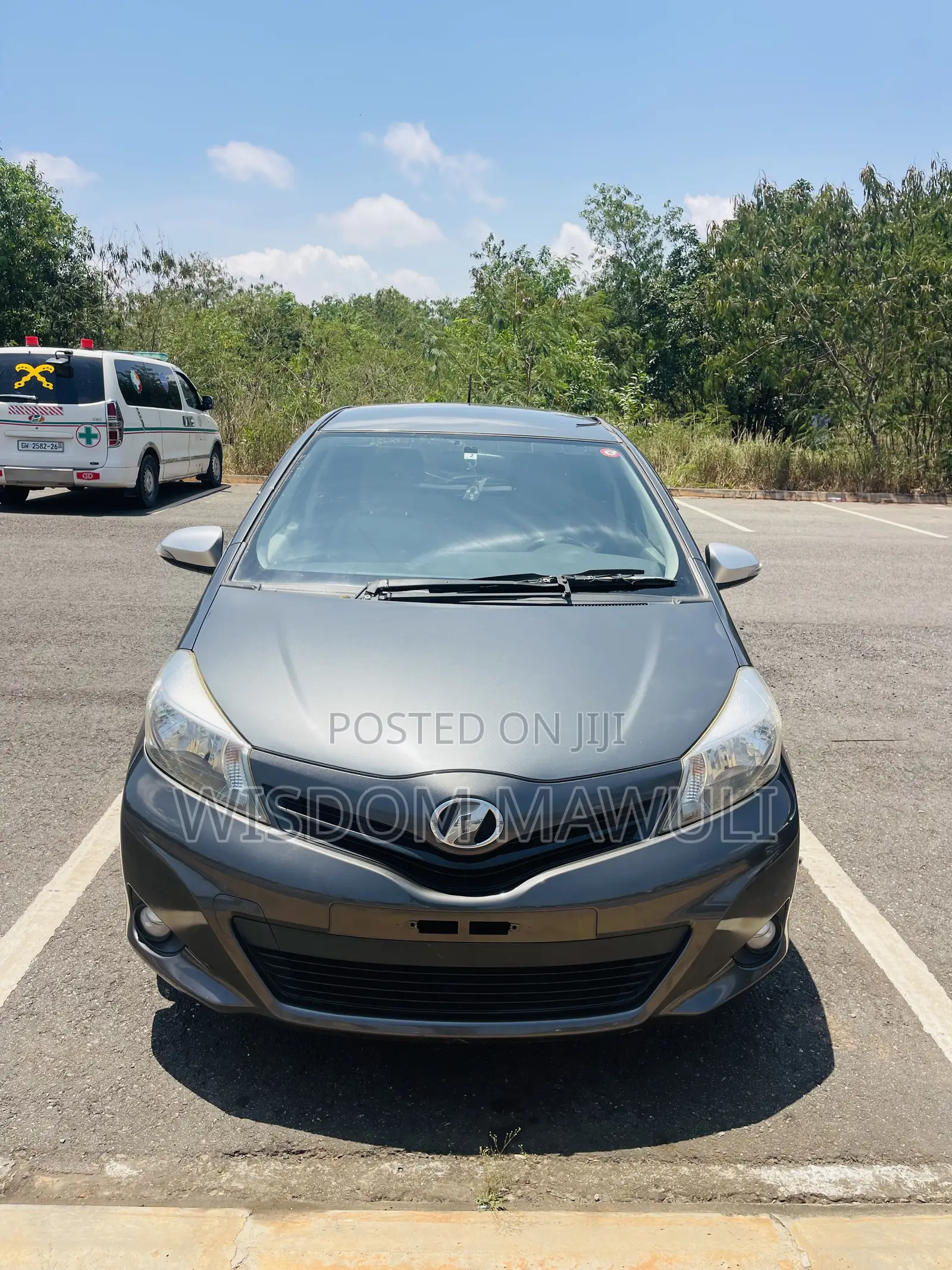 Toyota Vitz 2013 Silver