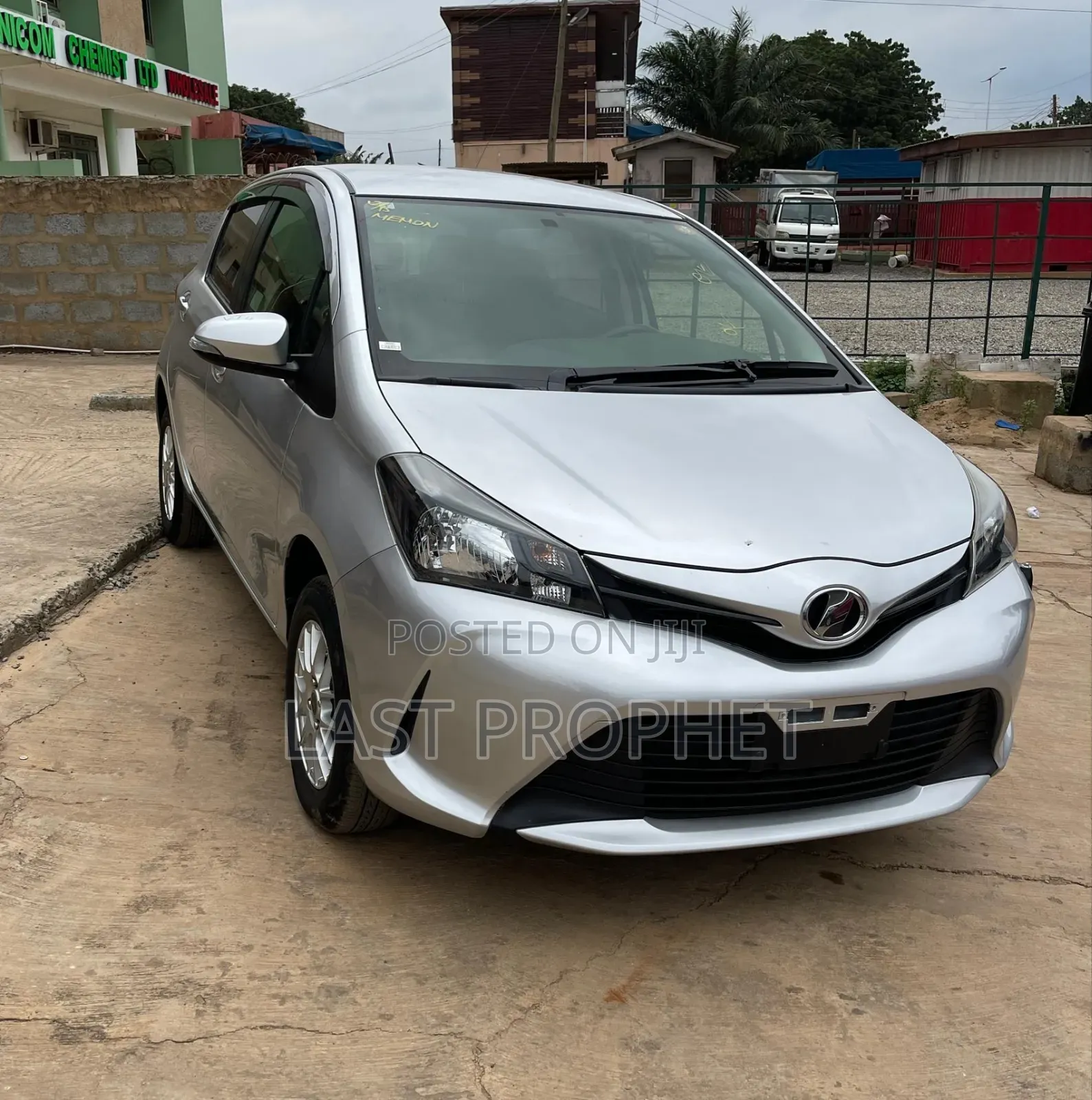 Toyota Vitz 1.3 AWD 5dr 2015 Silver