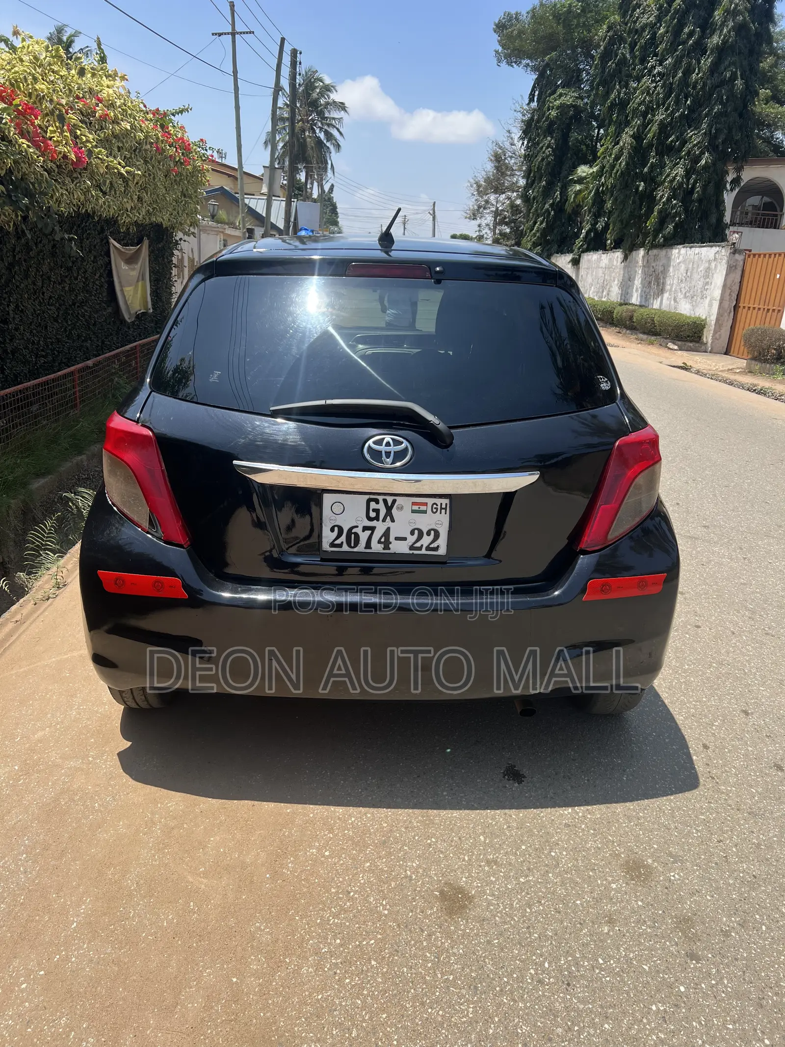 Toyota Vitz 1.3 FWD 5dr 2012 Black