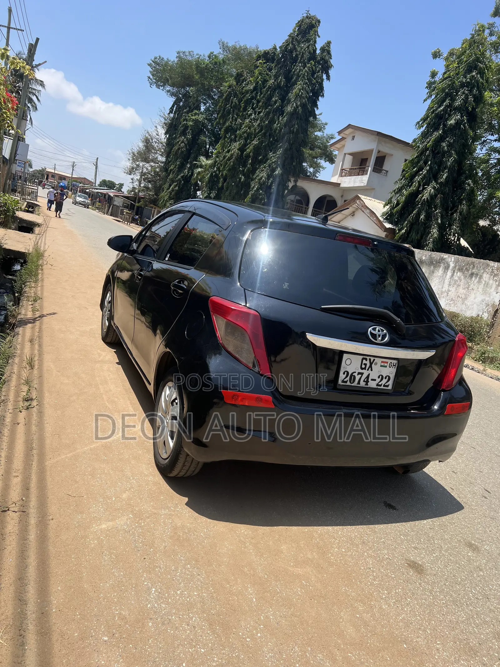 Toyota Vitz 1.3 FWD 5dr 2012 Black