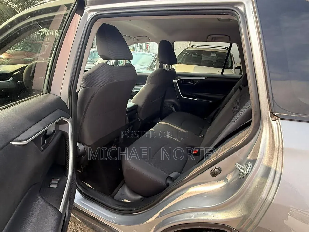 Toyota RAV4 LE 2021 Silver