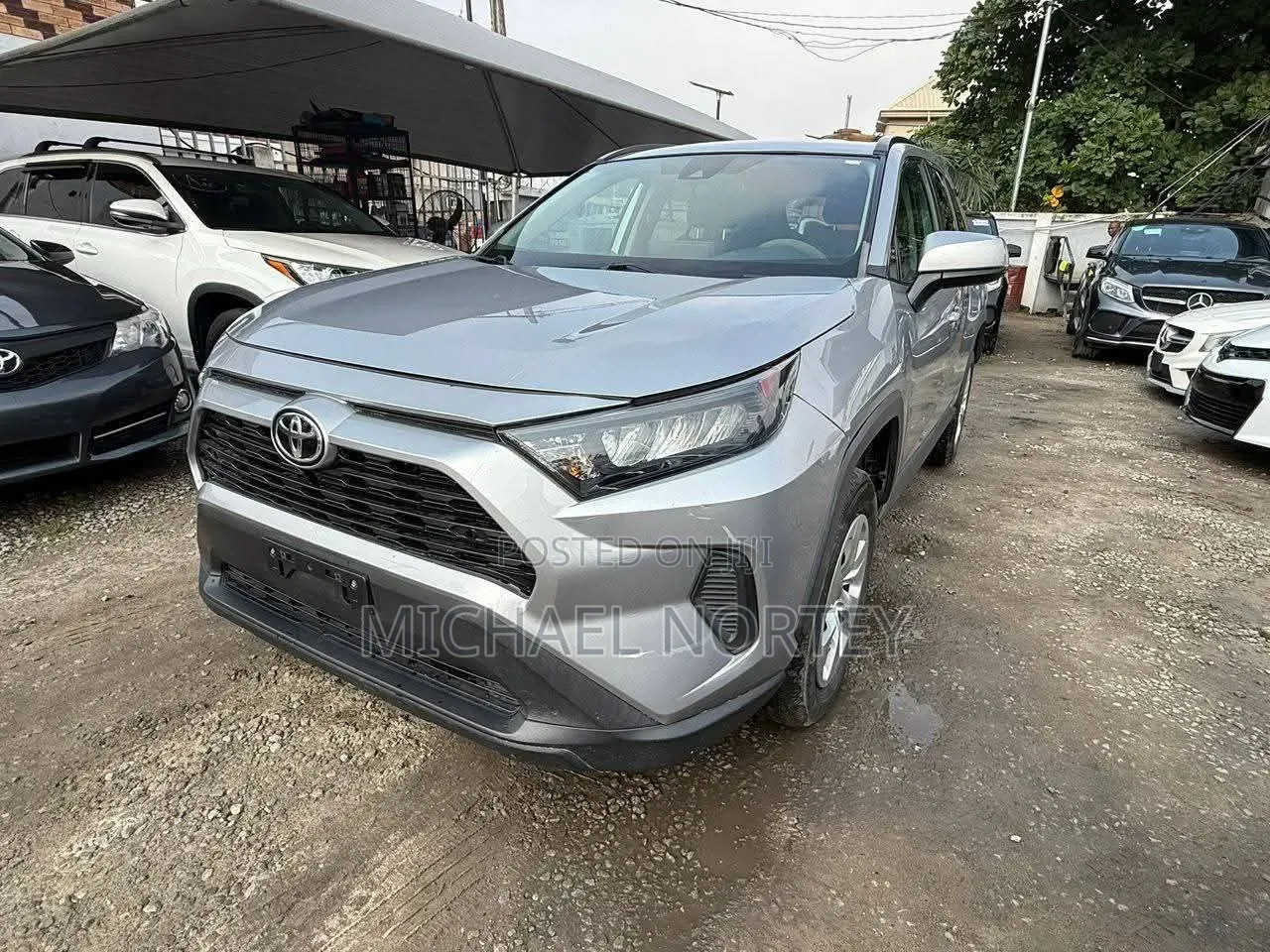 Toyota RAV4 LE 2021 Silver
