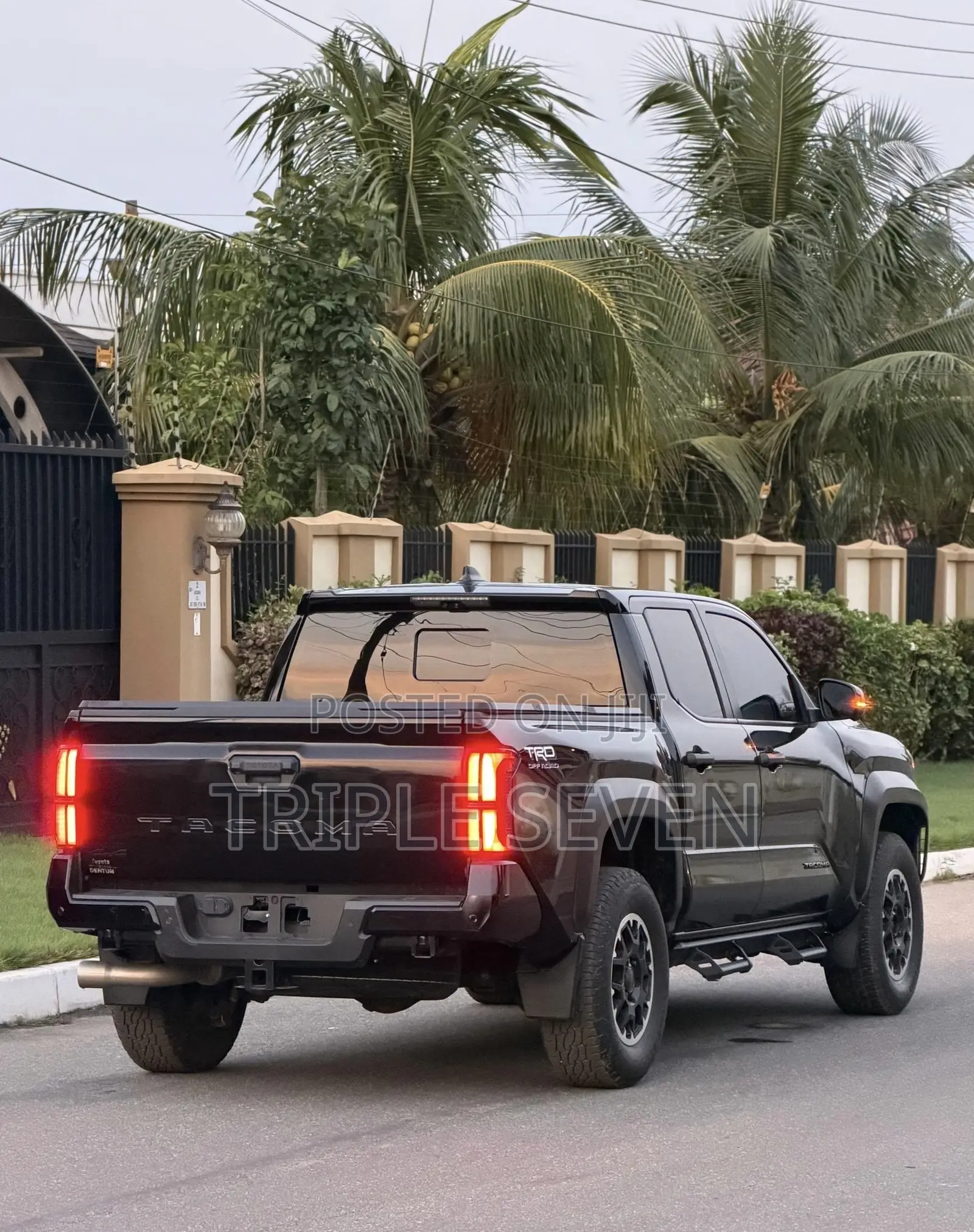 Toyota Tacoma 2024 Black