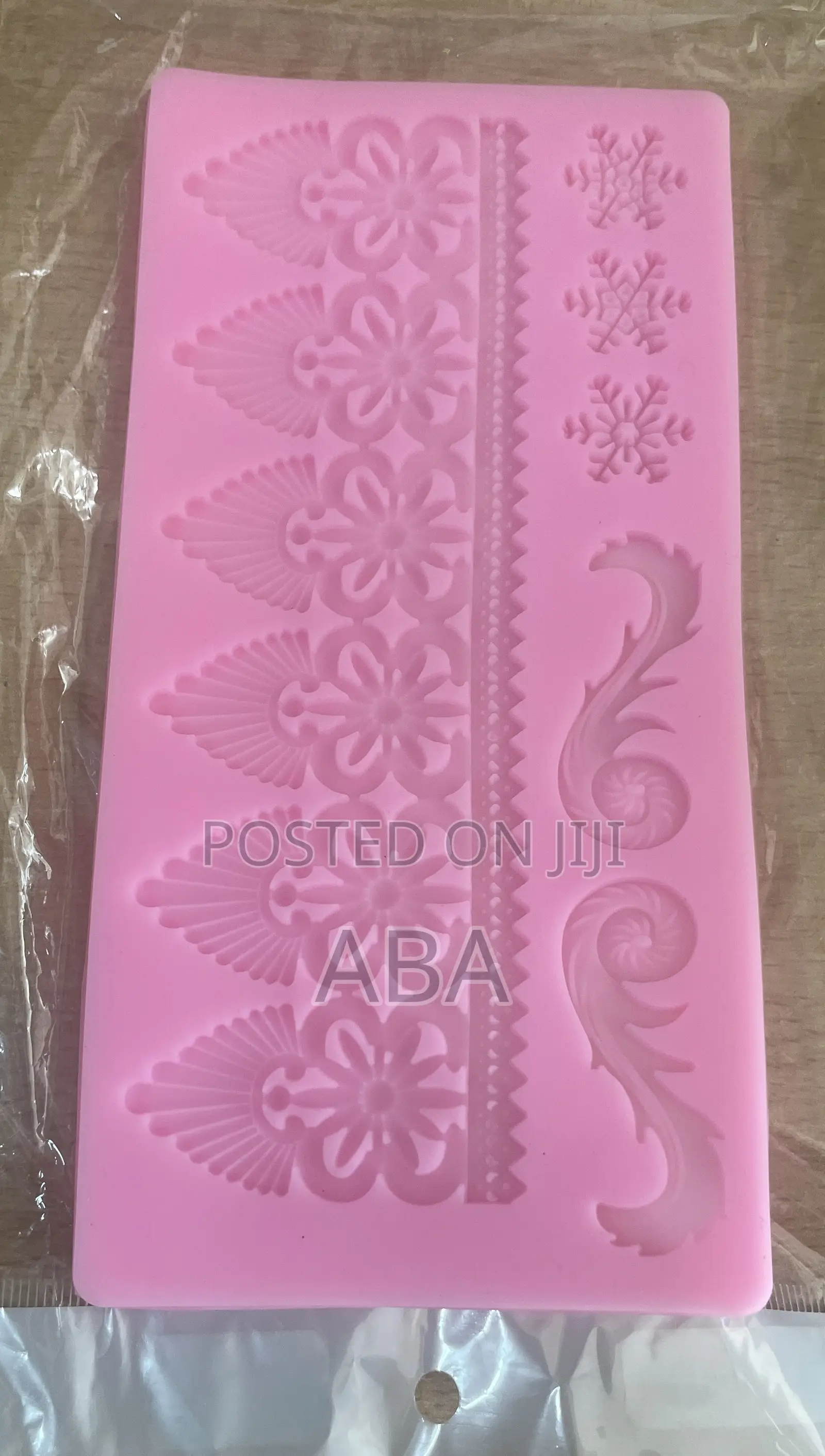 Wilton Silicon Mold for Luxury Cake Decoration