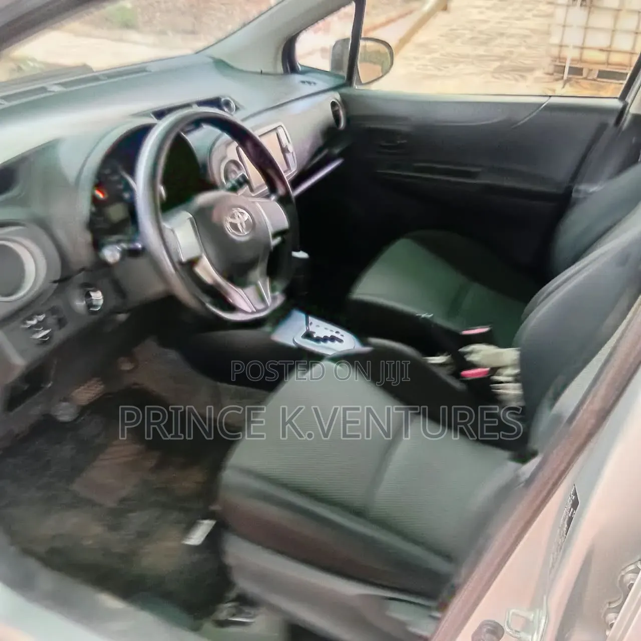 Toyota Vitz 1.3 AWD 5dr 2010 Silver